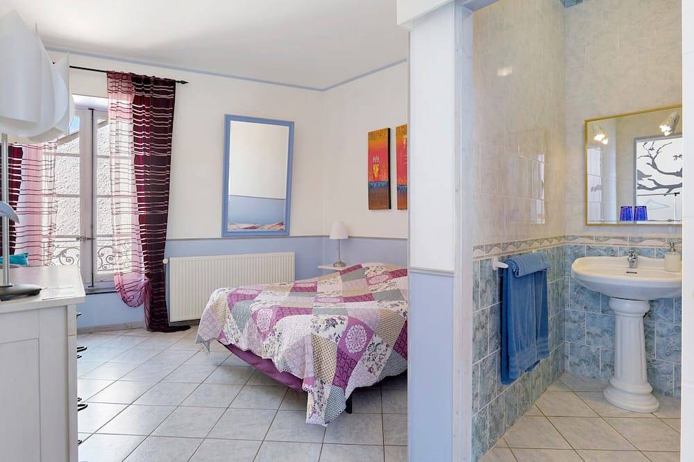 Chambre d’hôtes « Le Clos Mazerolles - Chambre Bleue » avec piscine, Wi-Fi et climatisation in Cruzy, Côte méditerranéenne (France)