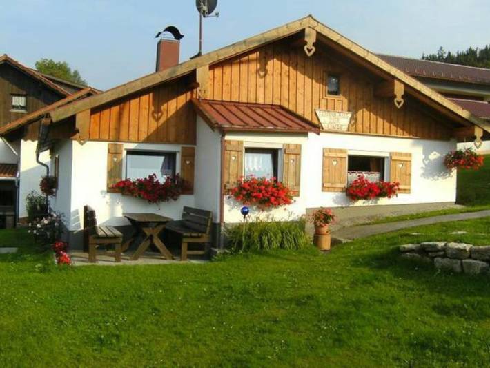 Ferienhaus für 6 Personen, mit Terrasse und Garten sowie Ausblick in Philippsreut