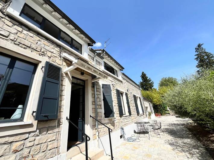 Chambre d’hôte pour 2 personnes, avec terrasse ainsi que vue et jardin