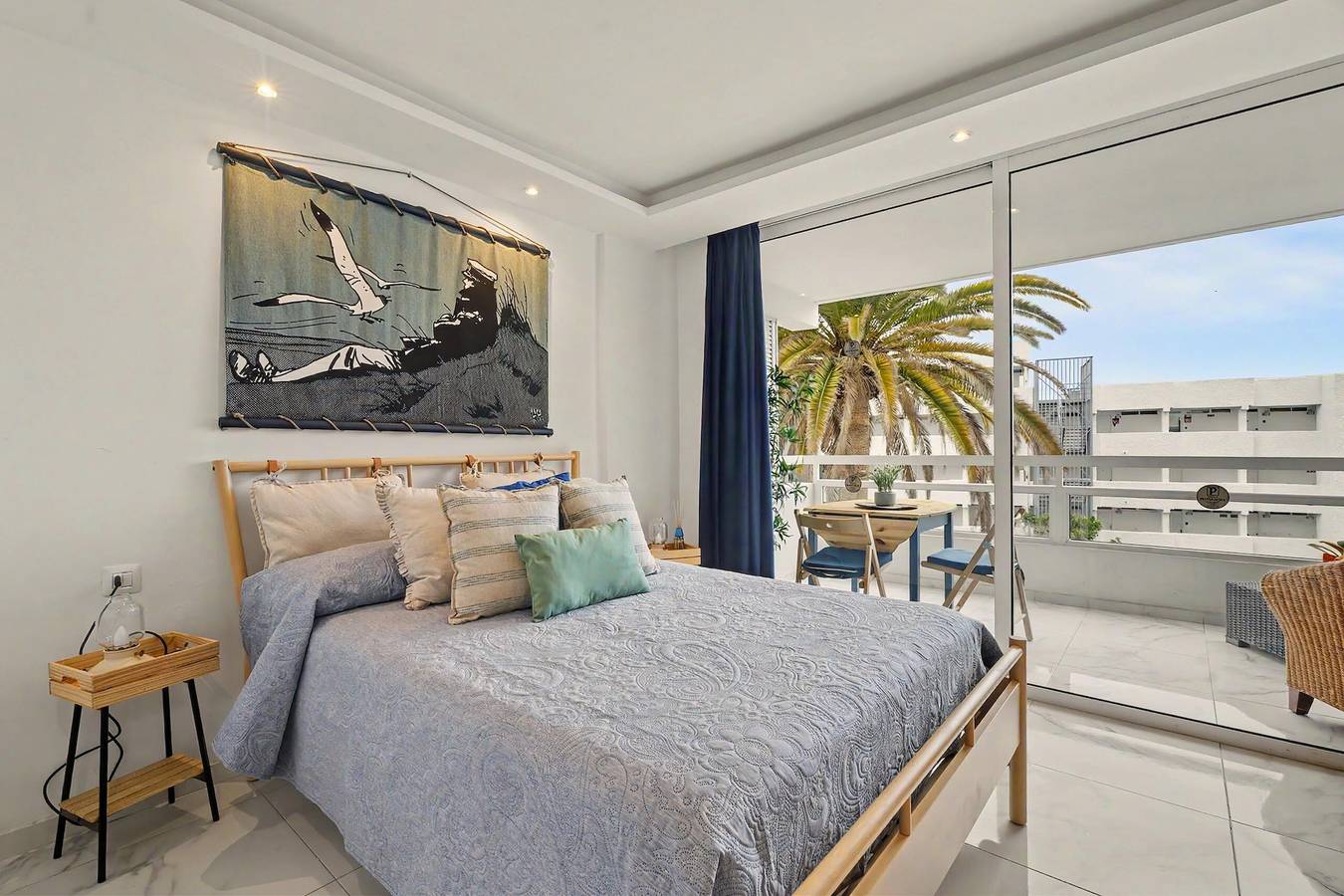 Entire apartment, Vacation Apartment 'Suit Atlántica' with Sea View, Shared Pool and Wi-Fi in San Eugenio Alto, Adeje