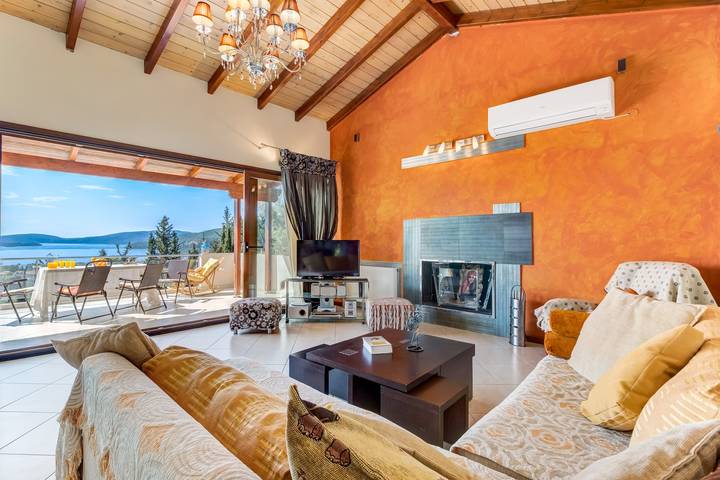 Villa 'Nidri Hills' with Sea View, Wi-Fi and Air Conditioning in Perigiali, Greece