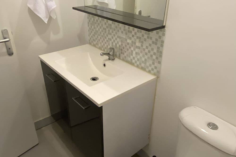 Cosy French cottage with luxury bath in Ruffec, Charente
