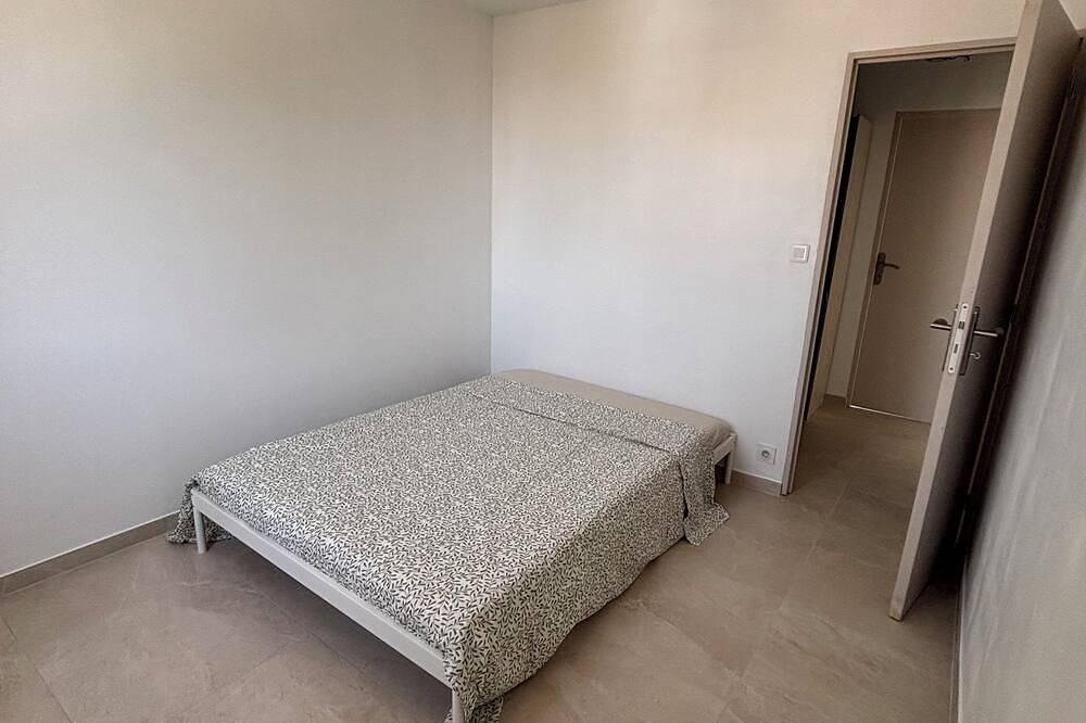Entire apartment, Avignon : Appartement du Soleil in Le Pontet, Vaucluse