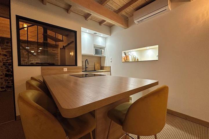 Location de vacances pour 2 personnes, avec sauna ainsi que jardin et jacuzzi à Saint-Étienne-de-Fontbellon - 3