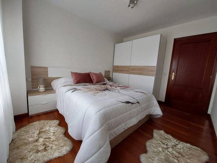 Ganze Ferienwohnung, Apartment · Camargo · ★Neu · 2 Schlafzimmer · 3 Betten · 1,5 Bäder in Camargo, Kantabrische Küste