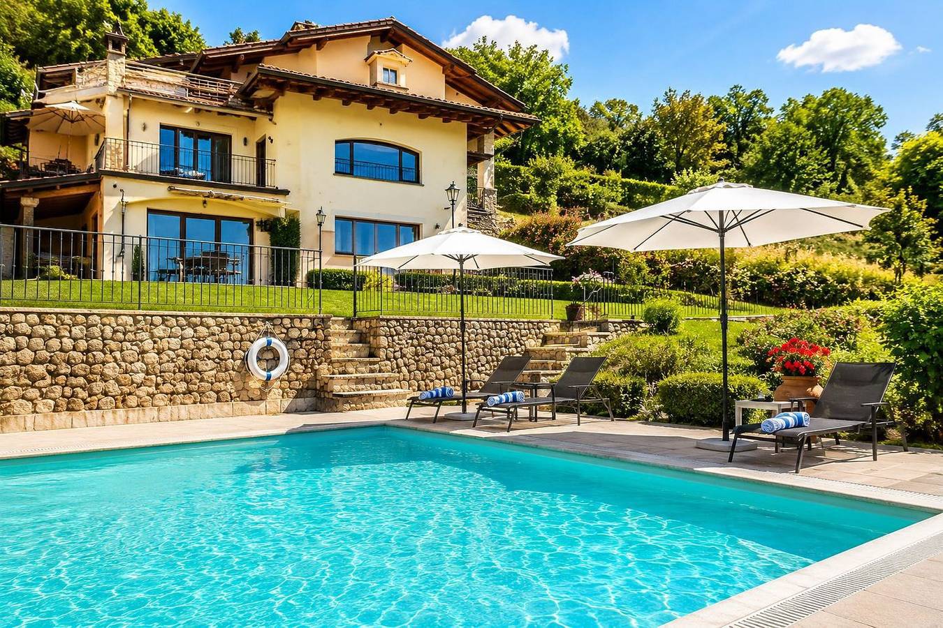 Ganze Wohnung, Frasca Ferienwohnung mit Pool in Stazzona und Umgebung, Comer See