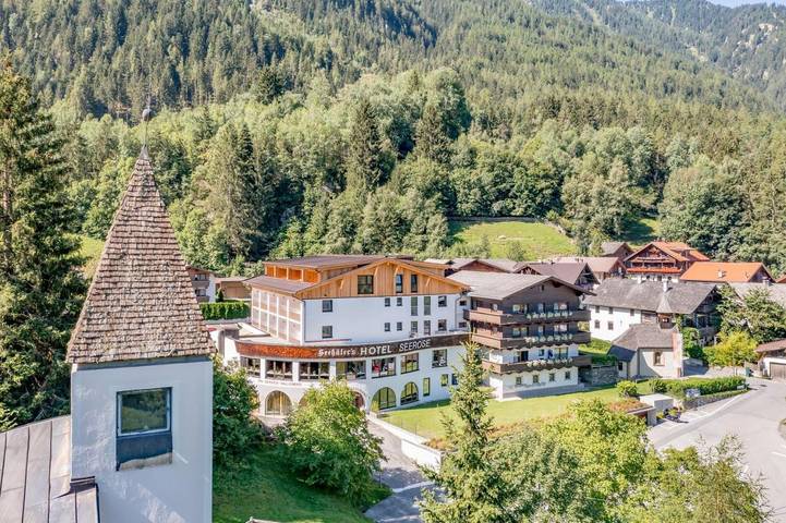 Hôtel pour 3 personnes, avec jacuzzi et jardin ainsi que piscine et sauna