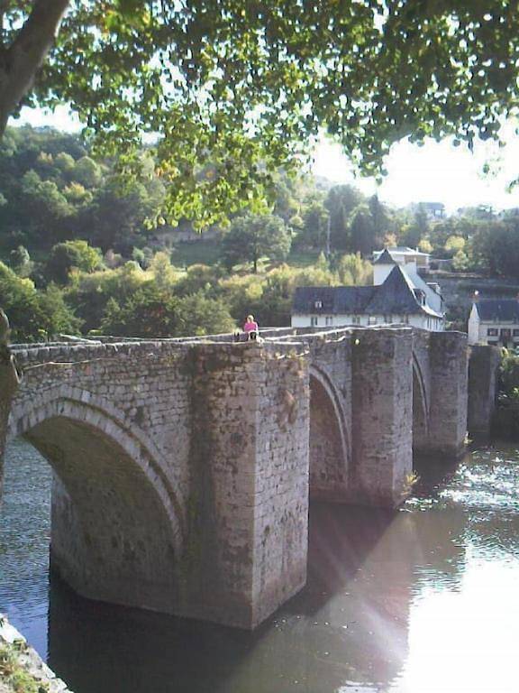 Gîte pour 2 personnes, avec vue ainsi que jardin et piscine à Entraygues-sur-Truyère - 2