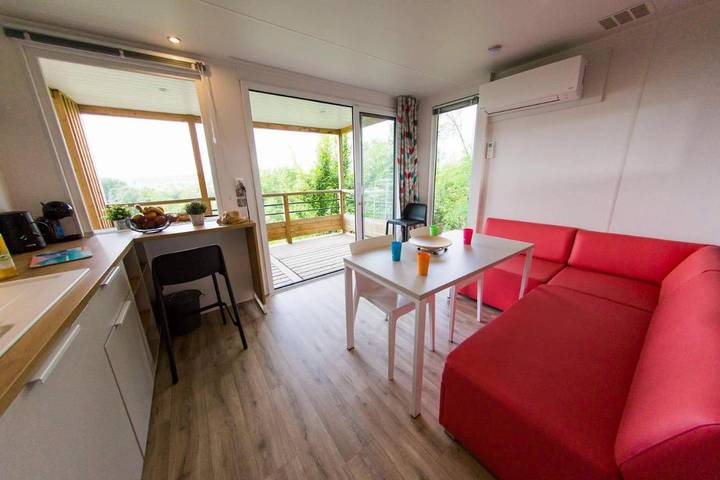 Camping pour 4 personnes, avec jacuzzi ainsi que jardin et piscine à Ruoms - 3