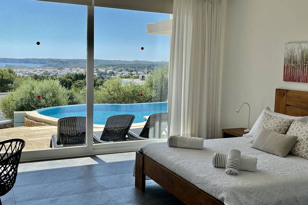 Moderno Chalet Con Magníficas Vistas Al Mar in Port d'Addaia, Es Mercadal