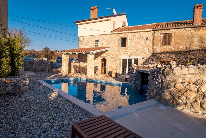 Villa pour 10 personnes, avec balcon/terrasse et piscine à Vrbnik