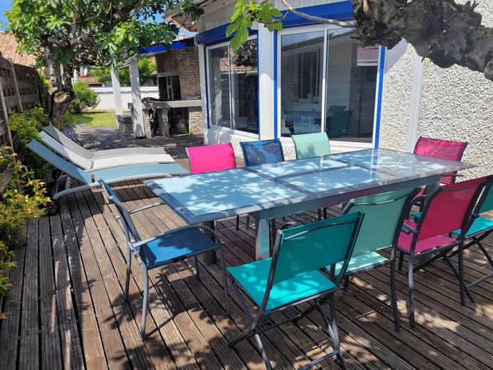Gîte pour 12 personnes, avec terrasse et jardin - 1