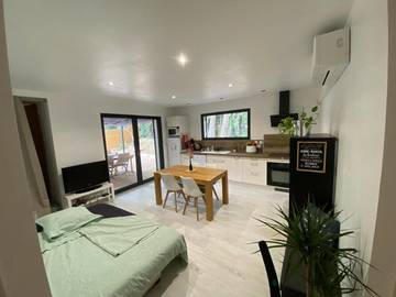 Gîte pour 2 personnes, avec terrasse à Saint-Marcel-de-Careiret