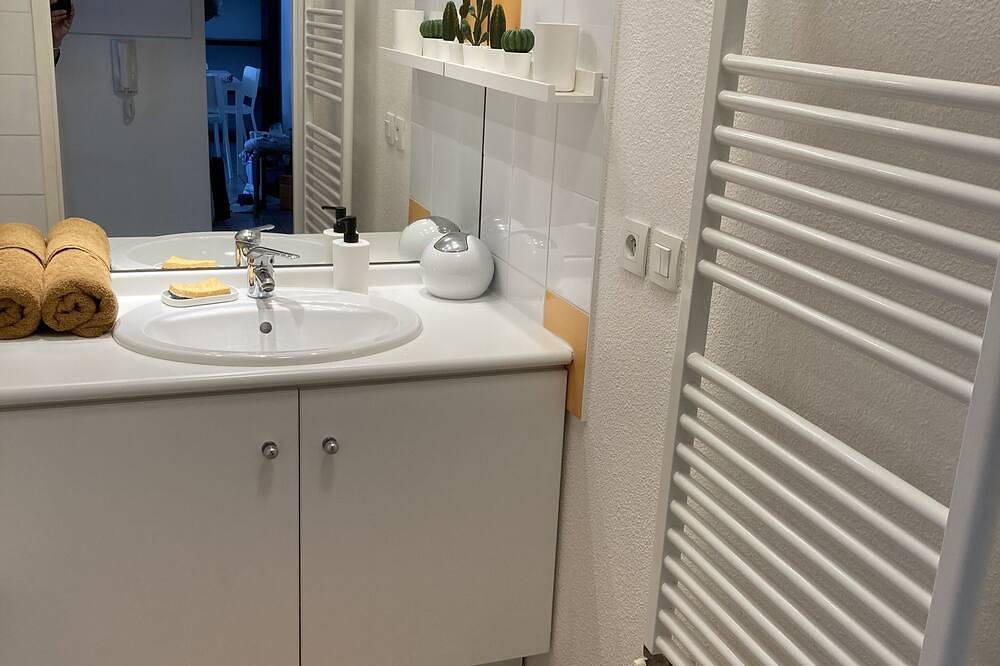 Appartement entier, Entre Médoc et Atlantique, 3*, Appart centre de St-Médard en Jalles, parking in Saint-Médard-en-Jalles, Région de Bordeaux