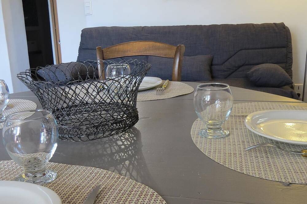 Lourmarin:Ground Floor In Bastidon At The Foot Of The Luberon in Lourmarin, Parc naturel régional du Luberon