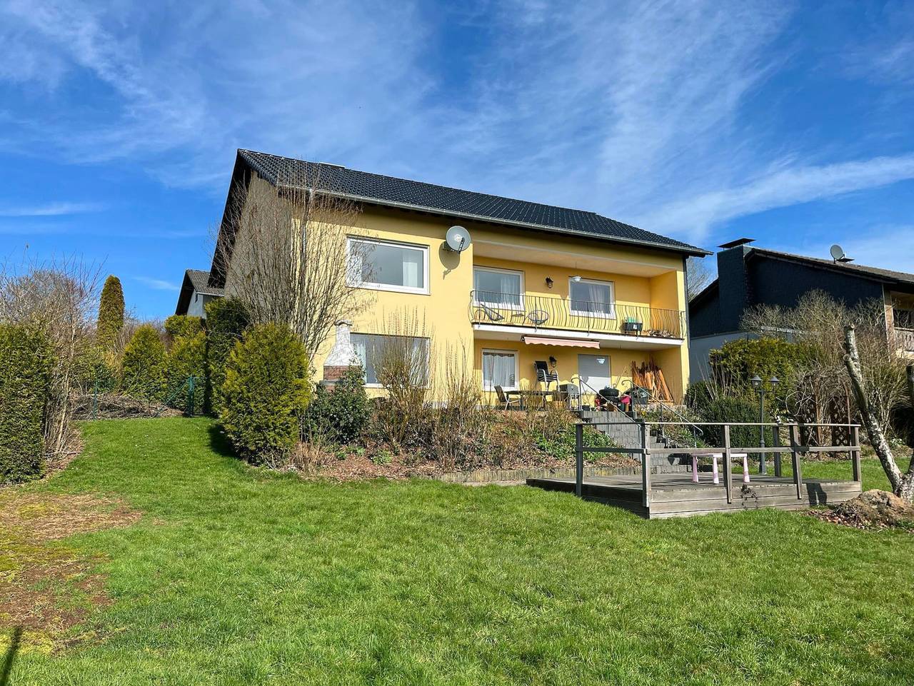 Ganze Ferienwohnung, Eifelurlaub mit Panoramablick: Geräumige Ferienwohnung in Gerolstein, Vulkaneifel