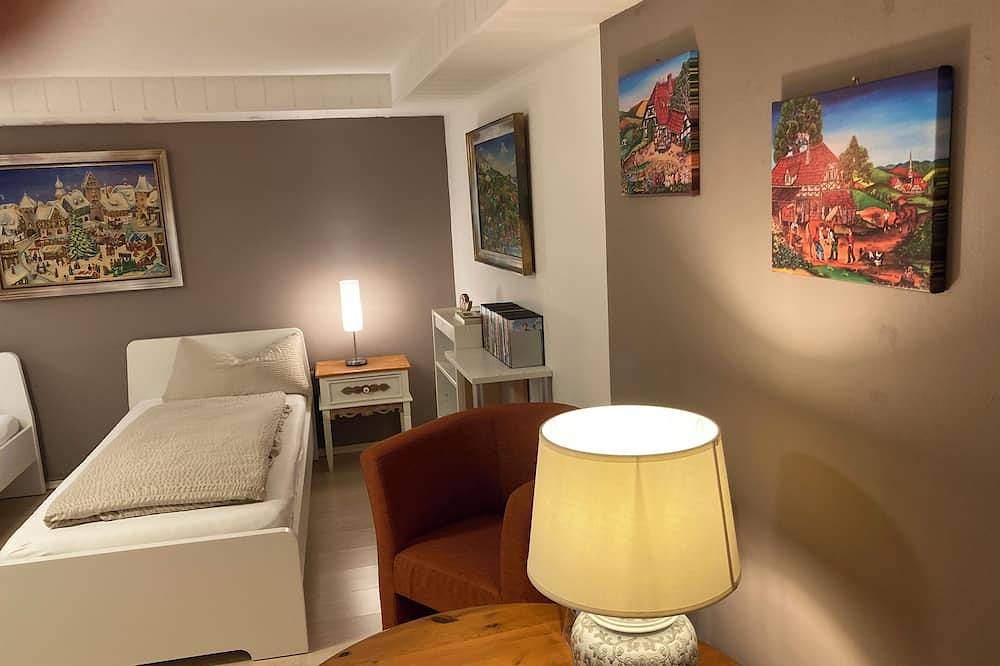 Geheel appartement, Fe apartm., in a quiet location, 5 minut. from the S-Bahn + Regio train station in Meckesheim, Kraichgau
