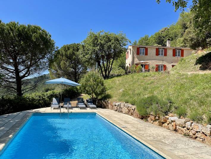 Gîte pour 8 personnes, avec piscine à Seillans