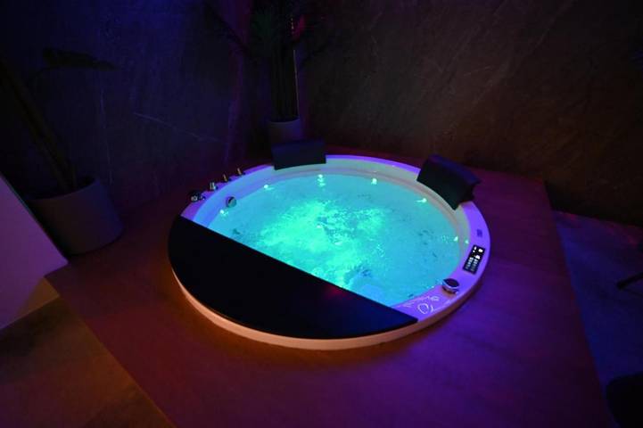 Ferienhaus für 4 Personen, mit Terrasse und Sauna sowie Whirlpool und Pool in Brindisi - 4