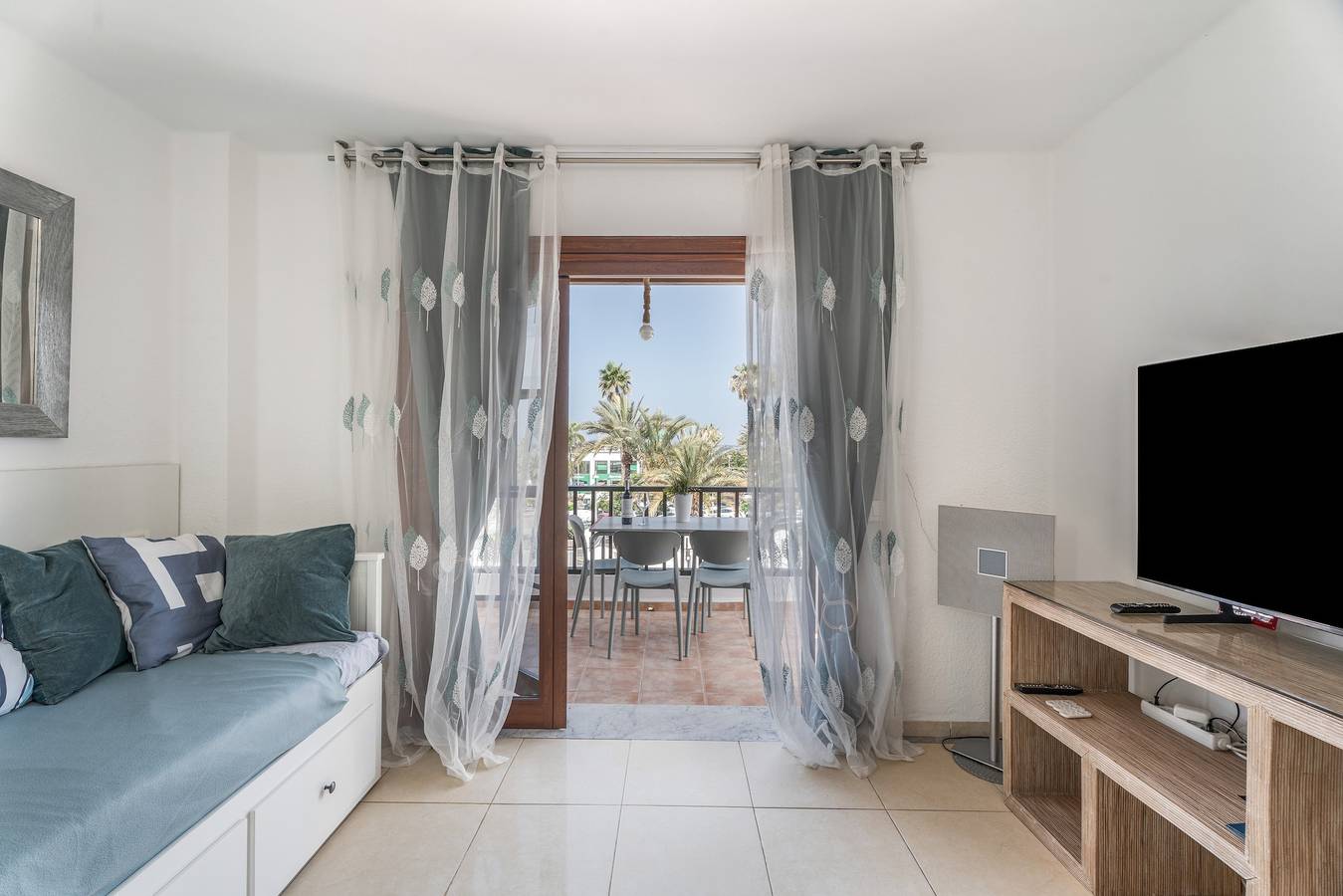Apartamento entero, Apartamento vacacional 'Royal Vista Mar' con vistas al mar, Wi-Fi y aire acondicionado in Playa de las Américas, Arona 
