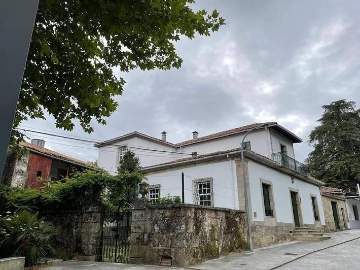 Location de vacances pour 11 personnes, avec vue et jardin à Entrimo