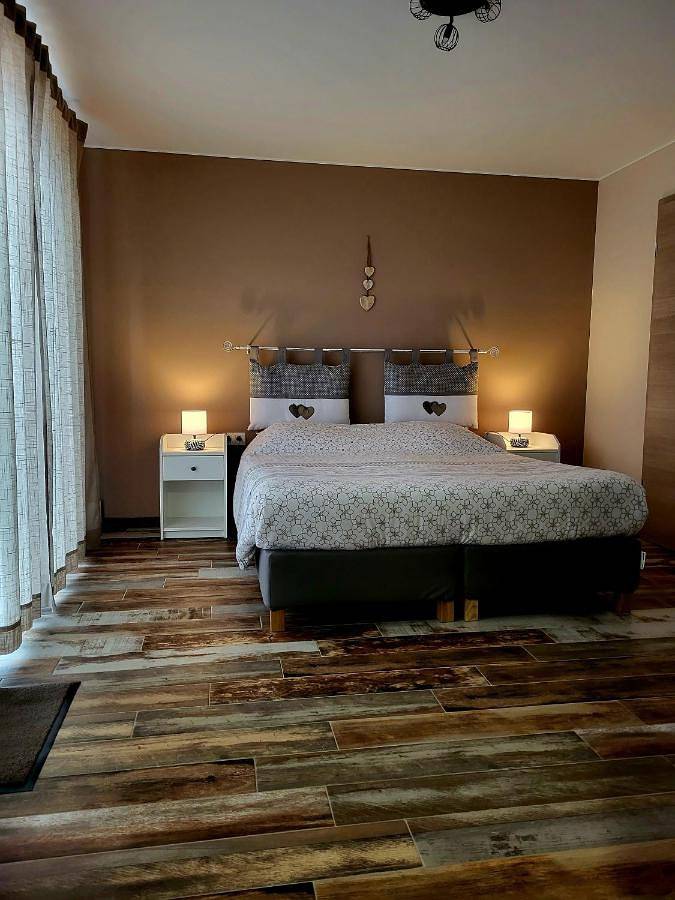 Chambre d’hôte pour 2 personnes, avec Terrasse ainsi que Jardin et Vue à Sainte-Ode