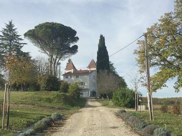 Chambre d’hôte pour 2 personnes, avec jardin ainsi que piscine et vue sur le lac dans le Lot-et-Garonne