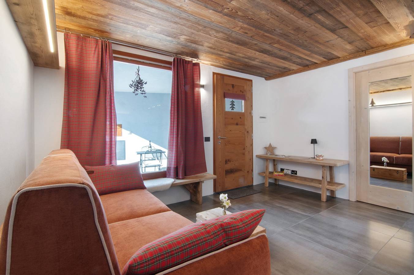 Ganze Wohnung, Ferienwohnung 'Nadia' mit Seeblick, privater Terrasse und Wi-Fi in Verceia (Dorf), Verceia