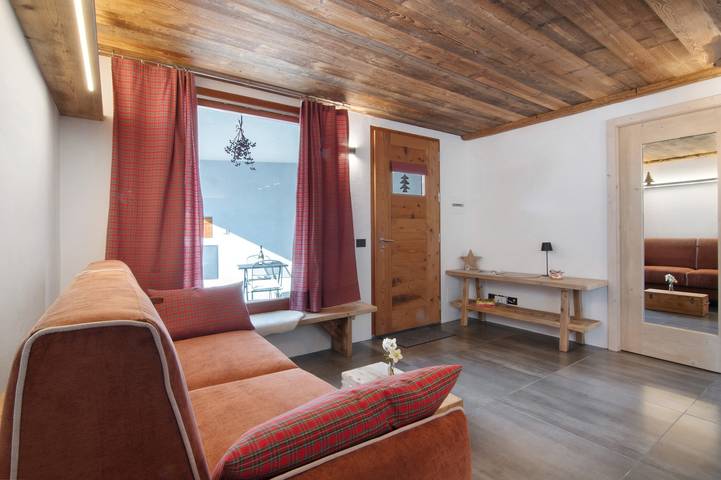 Apartamento inteiro, Apartamento 'Nadia' com vista para o lago, terraço privado e acesso Wi-Fi in Verceia (Village), Verceia