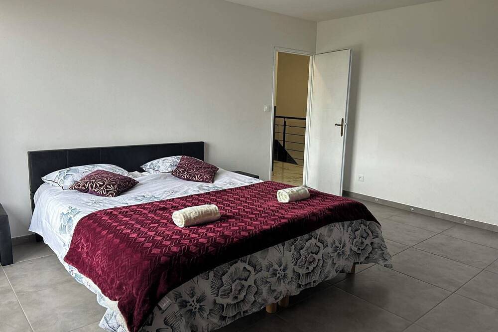 Belle Maison avec piscine privée Beaujolais - 35 min de Lyon in Gleizé, Beaujolais