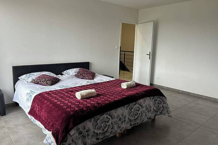 Location de vacances pour 10 personnes à Gleizé - 2