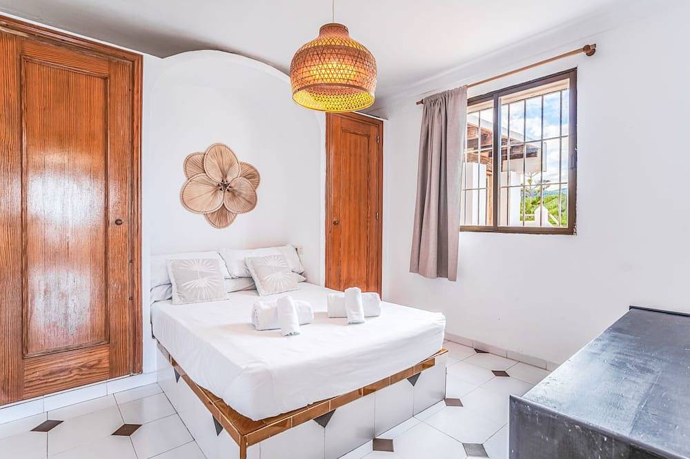 Entire apartment, Es Grop Vista Mar in S'Arenal Petit, Sant Joan de Labritja