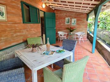 Gîte pour 2 personnes, avec terrasse à Saint-Pierre (ville)