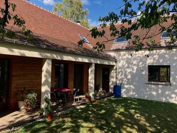 Gîte pour 22 personnes, avec jardin et terrasse à Larchant