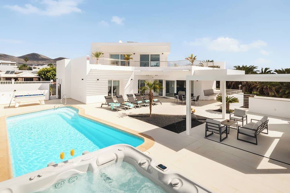 Villa for 8 People in Cortijo Viejo, Yaiza