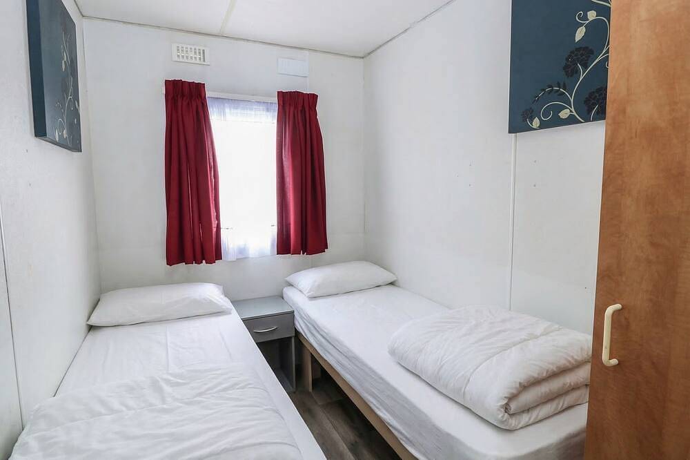 Whispering Meadows - 104, pet friendly, with a garden in Hemsby in Hemsby, Great Yarmouth