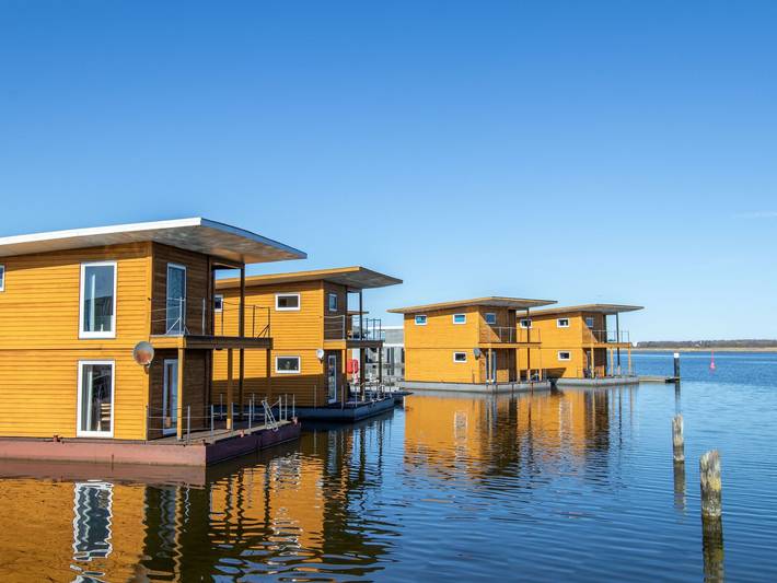 Boot für 7 Personen, mit Balkon und Terrasse sowie Sauna und Seeblick in Kröslin