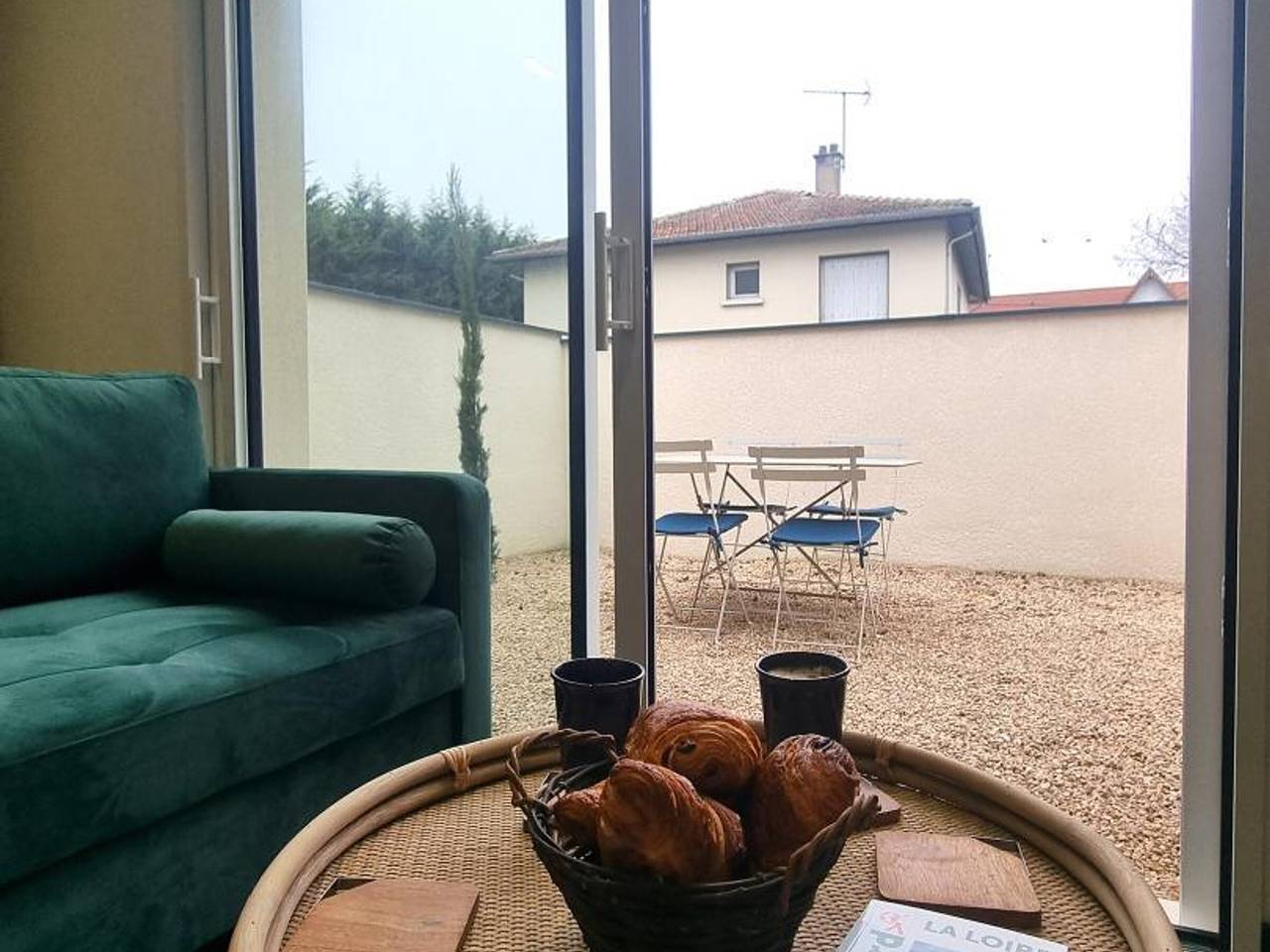 Charming cottage in Montrond-les-Bains with parking and wifi, foto 8