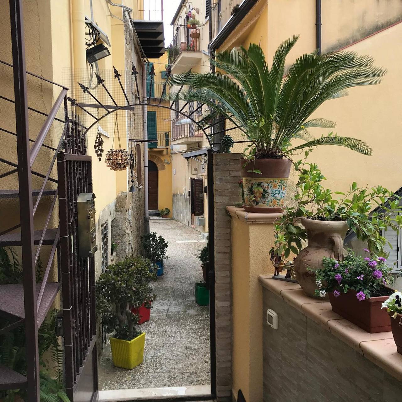 Appartamento intero, Appartamento 'L'elegante Dépendance Del Barone' con Giardino Privato, Wi-Fi e Aria Condizionata in Agrigento, Provincia di Agrigento