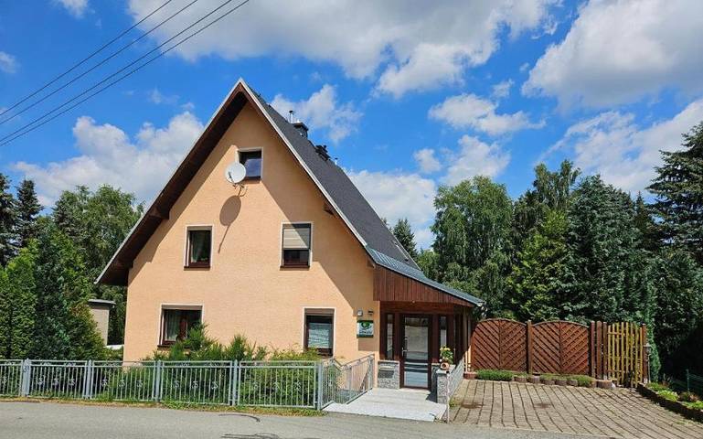 Ferienhaus für 8 Personen, mit Garten in Sehmatal