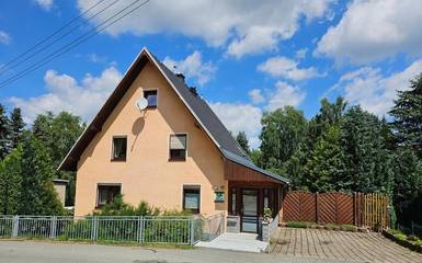 Ferienhaus für 8 Personen, mit Garten in Sehmatal