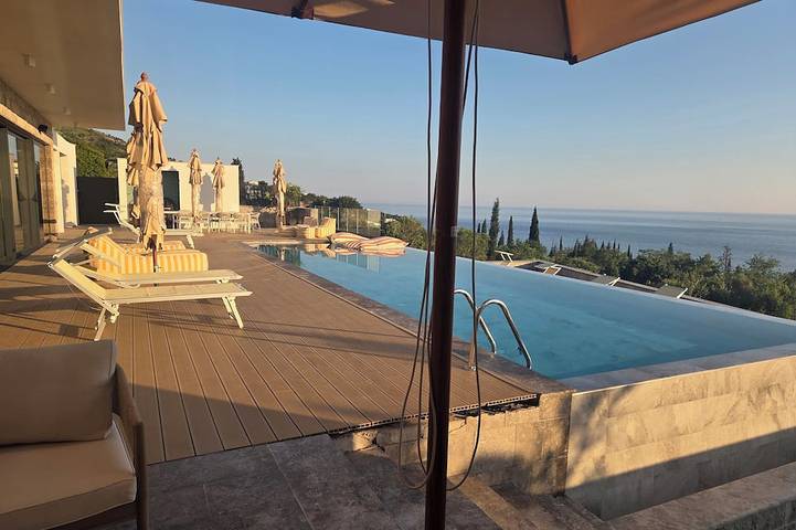 Ferienhaus für 12 Personen, mit Balkon in Montenegro
