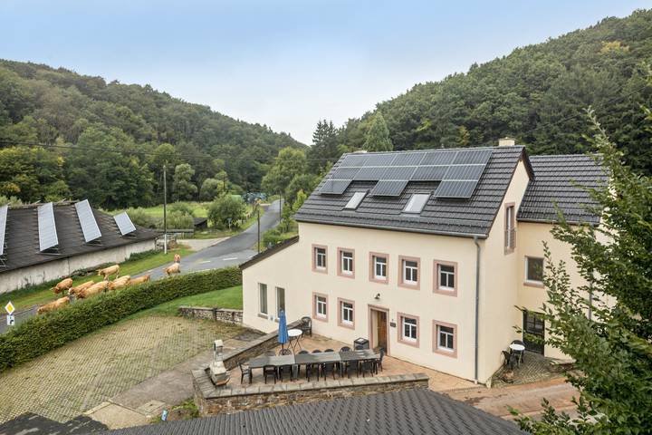 Casa vacanze 'Eifellandhaus' con terrazza condivisa e Wi-Fi in Zweifelscheid, Eifelkreis Bitburg-Prüm