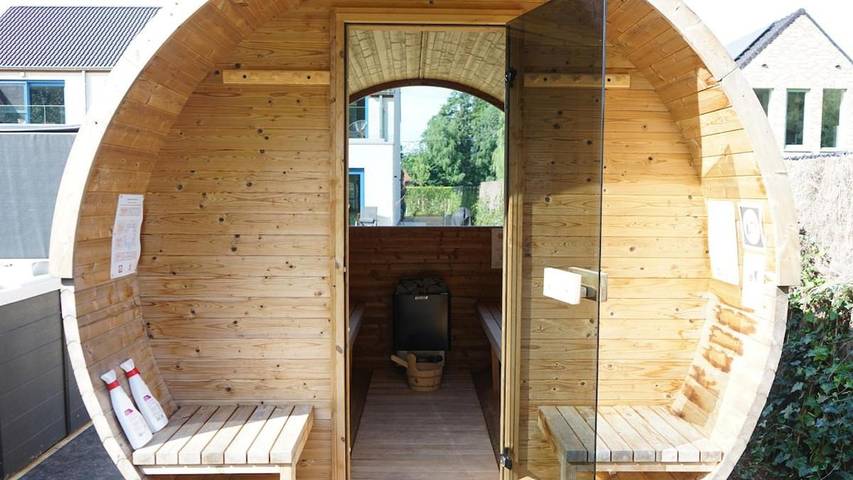 Location de vacances pour 8 personnes, avec Balcon et Jacuzzi ainsi que Terrasse et Jardin à Flobecq - 2