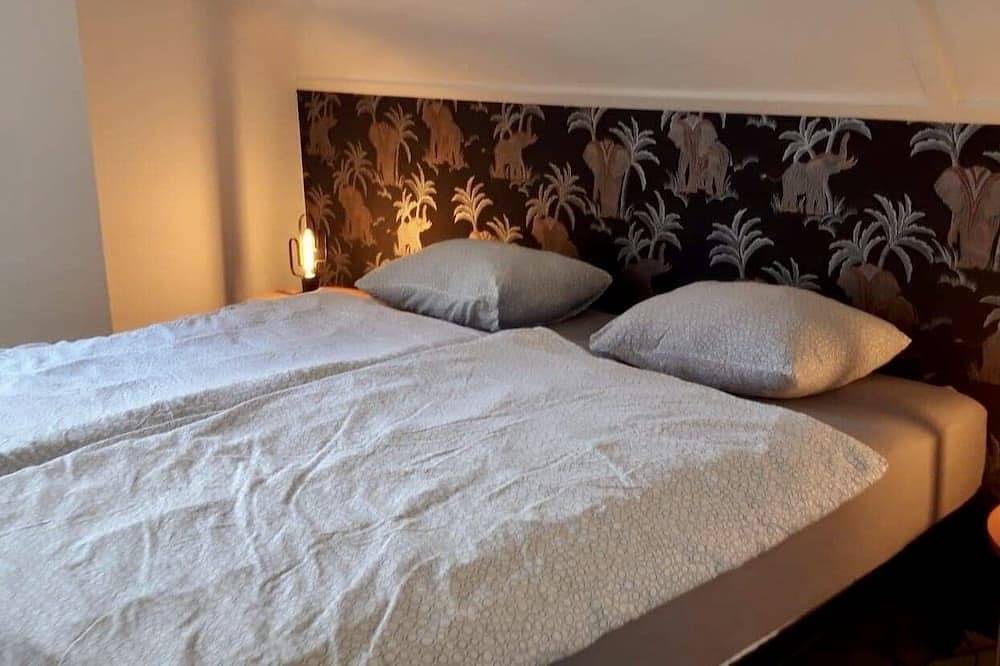 Cozy vacation home on the beautiful coast of Zeeland for 5 people in Hoofdplaat, Zeeuwse Kust