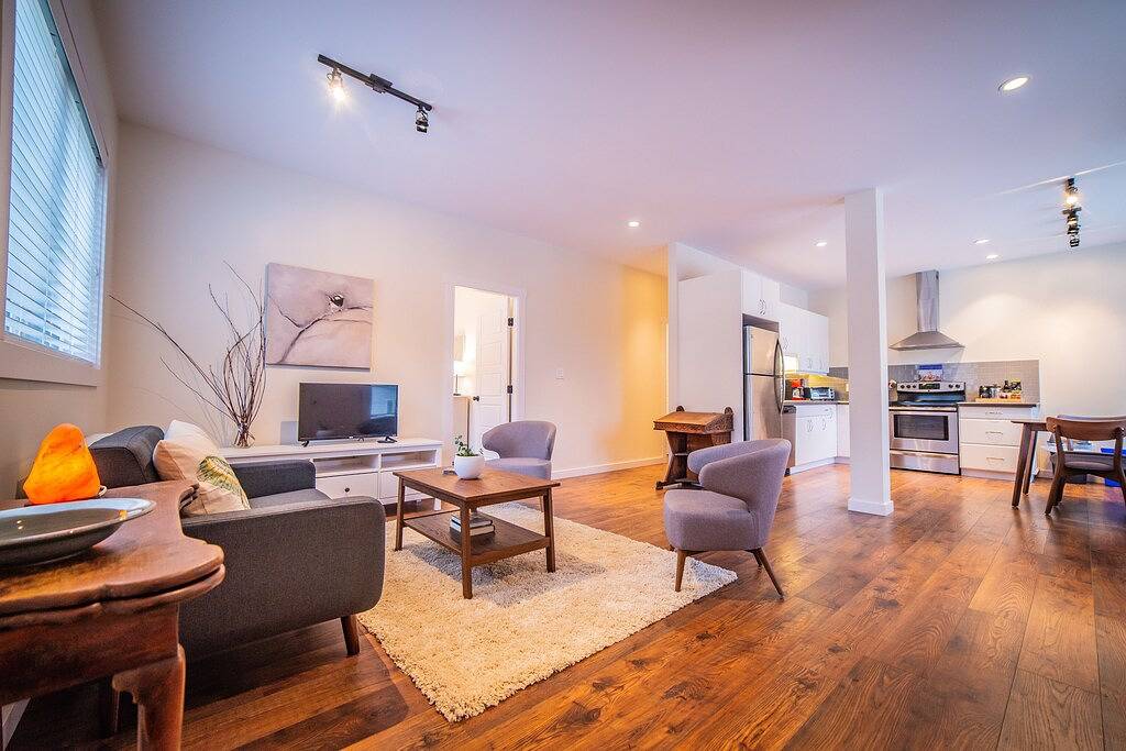 Ganze Wohnung, Modern suite with glacier view in Nelson, Whitewater Ski Resort