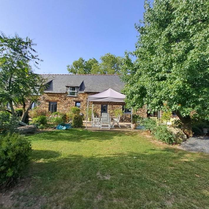Chambre d’hôte pour 4 personnes, avec jardin ainsi que vue et piscine