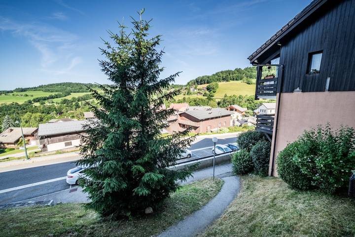 Hel enrumslägenhet, Charming Studio with Mountain View and Balcony in Bogève, Thonon-les-Bains region