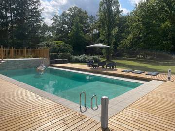 Camping pour 6 personnes, avec vue ainsi que piscine et jardin dans le Cher