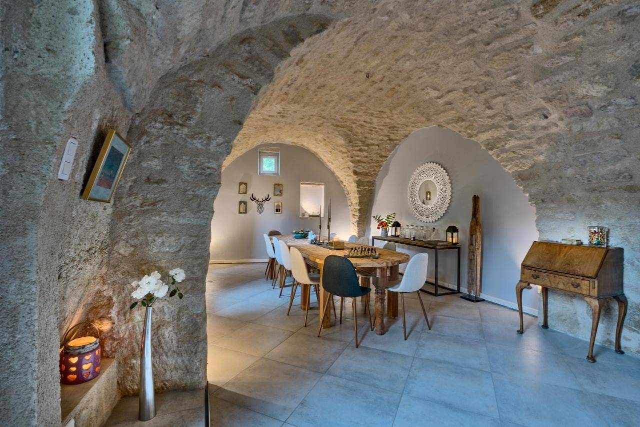 King Room in Cabrières-d'Aigues, Parc naturel régional du Luberon